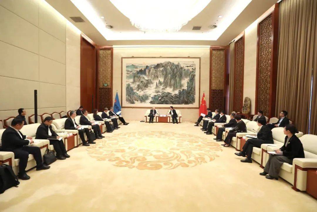 中国五矿与中国一重举行工作会谈