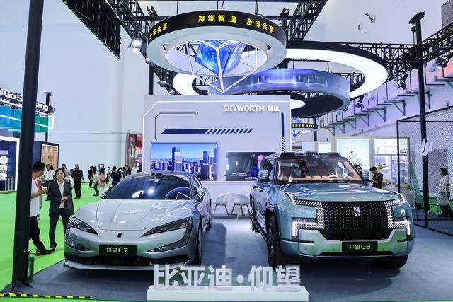 深圳“AI+”闪耀消博会！AI机器人、AI宠物、AI眼镜......集体出圈