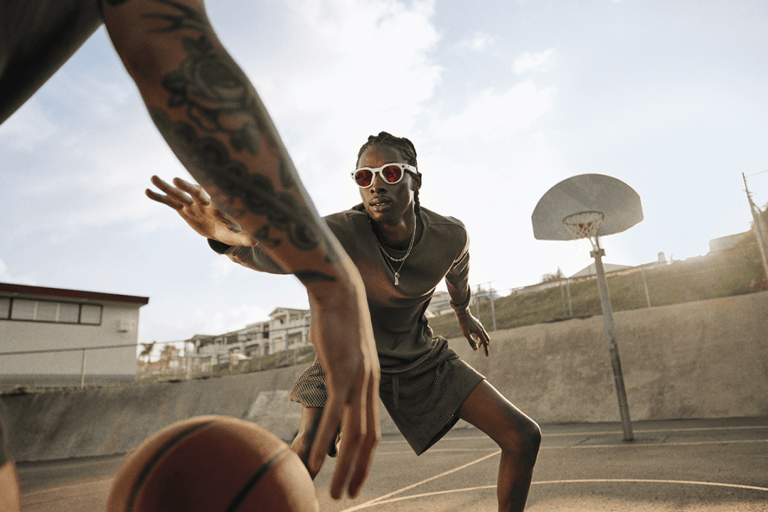 Meta × Oakley 推出「Performance AI」智能眼镜